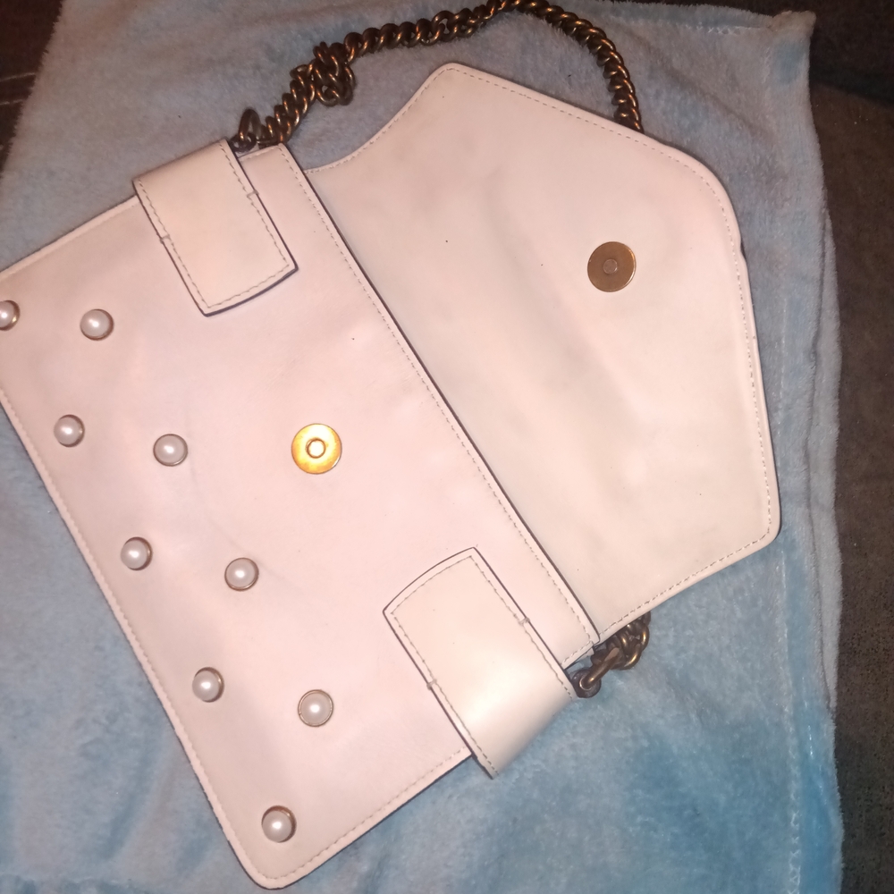 Gucci Cream Clutch with Embellished Bee - Picture 4 of 5